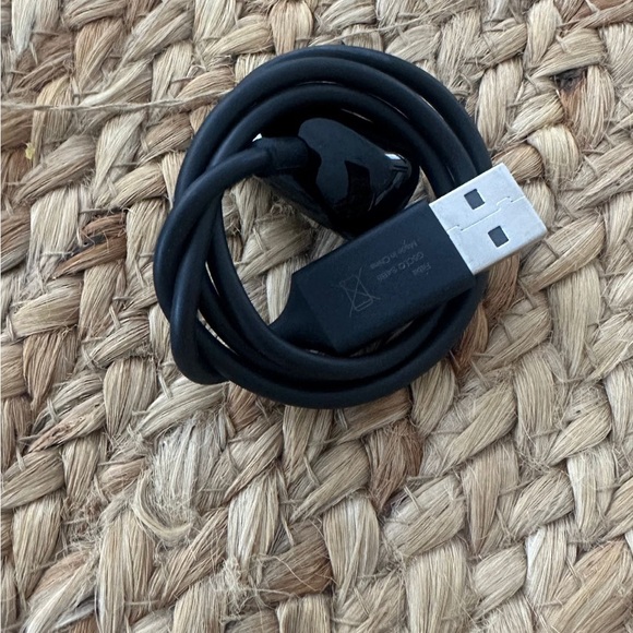 Fitbit Charge 6 with charger - Picture 5 of 7